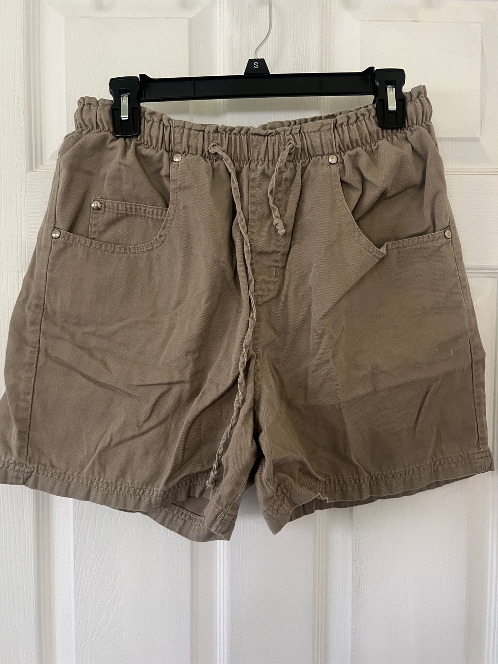 Women's Casual Drawstring Shorts in Taupe